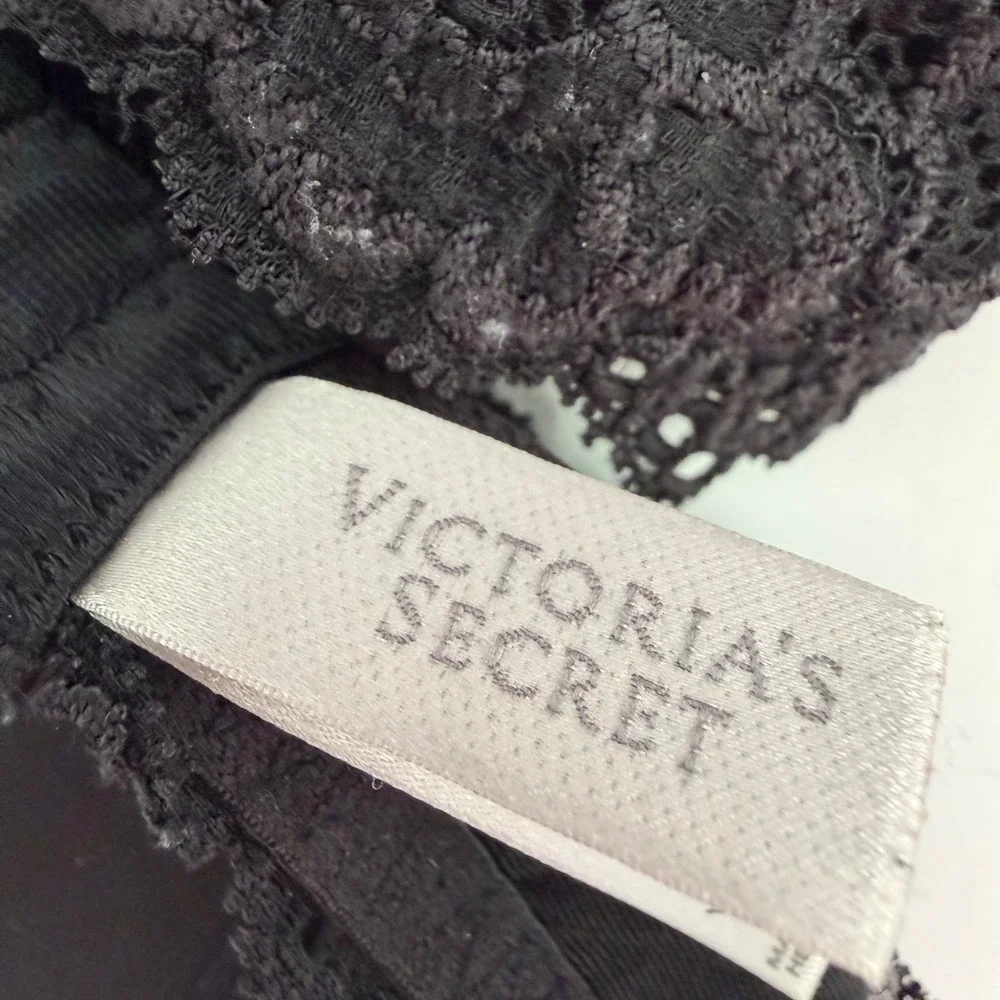 Victoria's Secret Very Sexy Push-Up Bra Black Lace Underwire 32C Floral